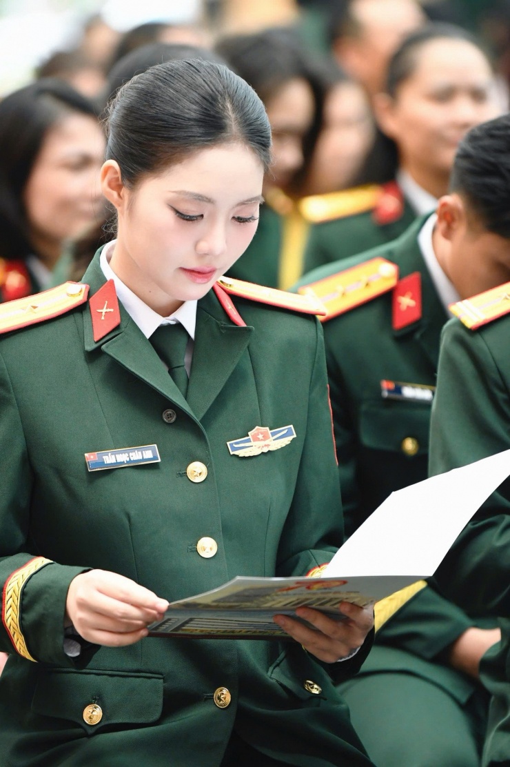 Hiện tại, Châu Anh là nhân viên tăng cường đảm nhiệm chức danh cán bộ, Khoa Âm nhạc, Đại học Văn hóa Nghệ thuật Quân đội.