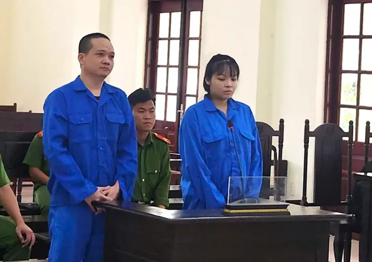 Bị cáo Nhung và An. Ảnh: TT