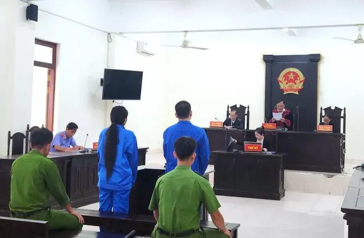 Phiên tòa xét xử bị cáo Nhung và An. Ảnh: TT