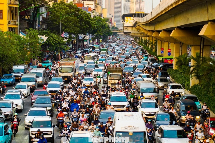 Đường Nguyễn Trãi lúc 17h.