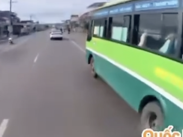 CLIP: Xe buýt “vượt ẩu” trên Quốc lộ 20, Đồng Nai