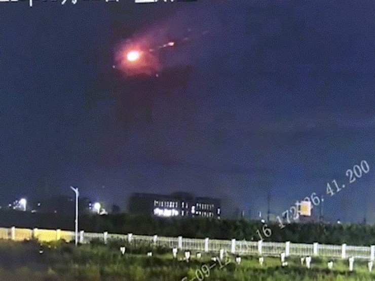 Xôn xao video bắn hạ vật thể bí ẩn trên bầu trời Trung Quốc