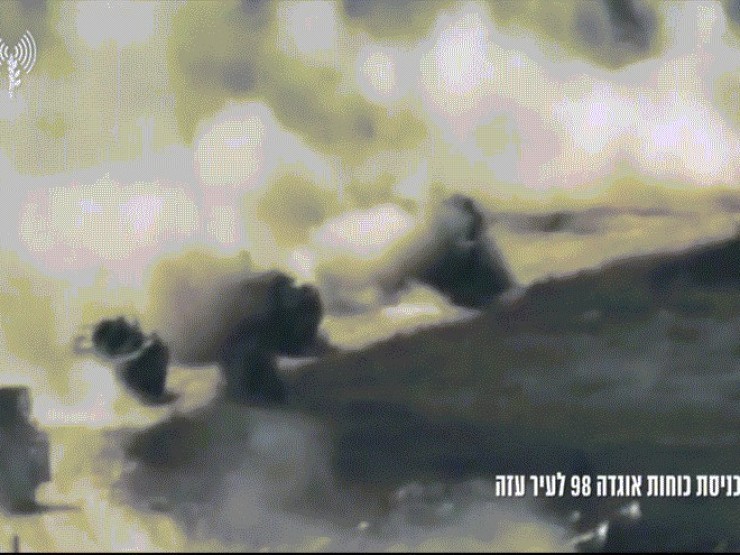 Xe tăng Israel rầm rập tiến vào Gaza, Hamas lập 'lá chắn sống' lớn chưa từng có