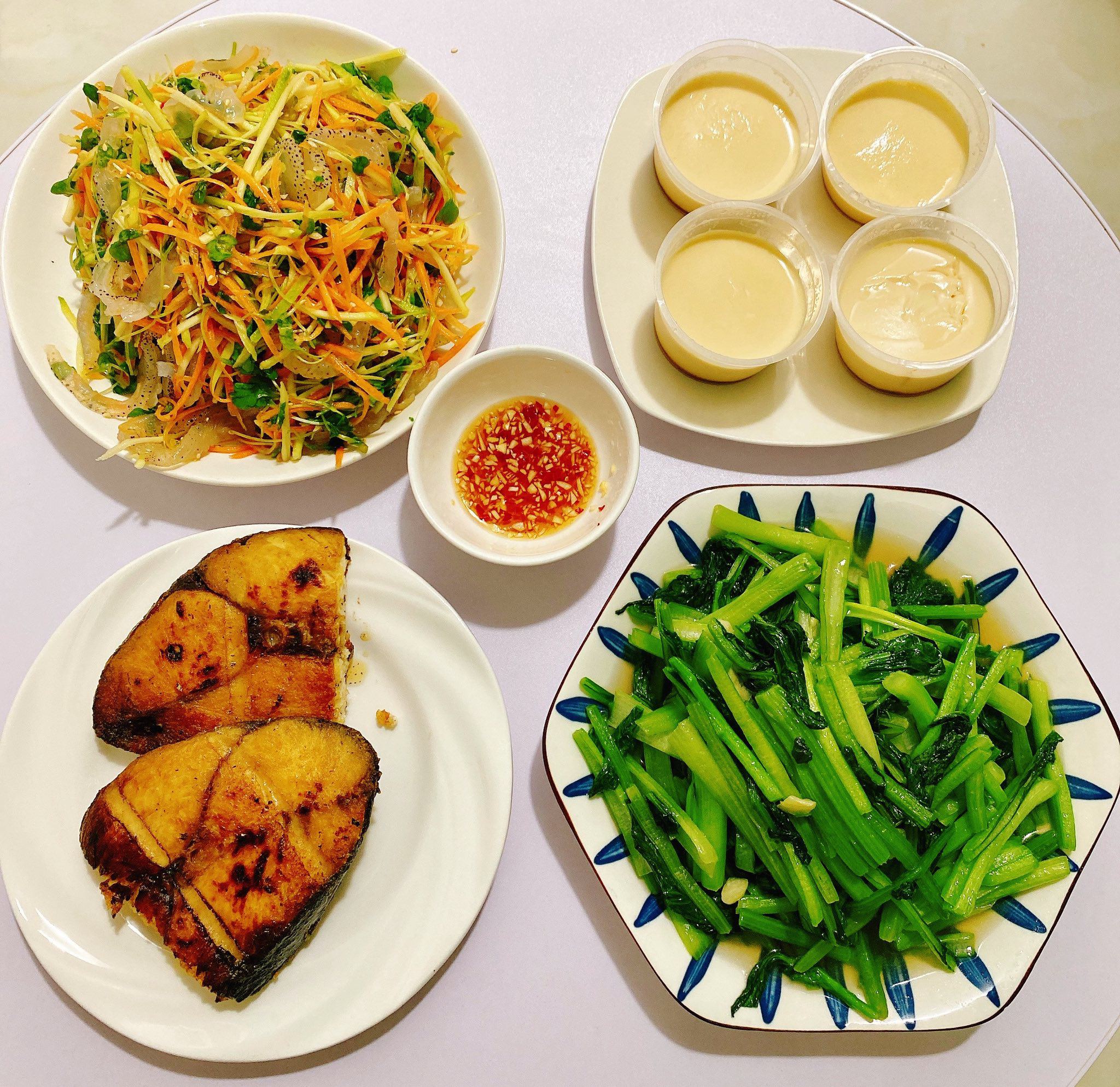 Cá thu rán - Nộm sứa - Cải ngọt xào -&nbsp;Bánh flan