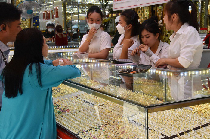 Giá vàng hôm nay cán mức cao