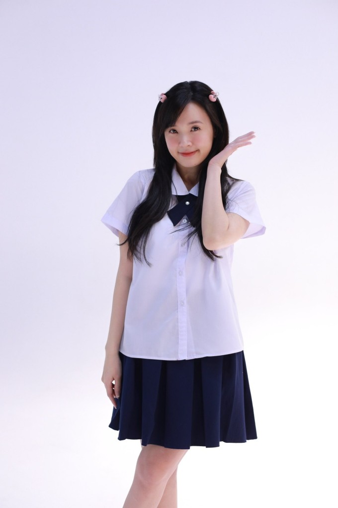 Tạo hình vai diễn nữ sinh trong phim '1314 - Đợi em ở ngày cũ' của Midu.