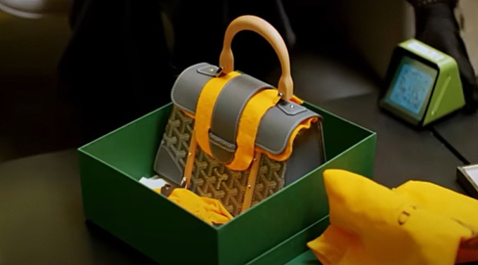 Chiếc Goyard Saigon được sử dụng trong phim.