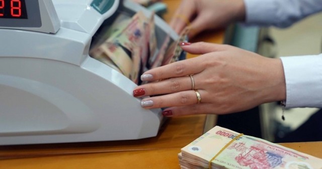 Có 100 triệu đồng gửi tiết kiệm ngân hàng nhận ...