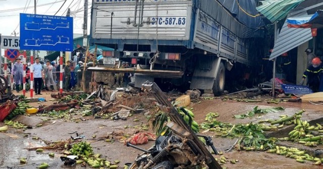 Nguyên nhân ban đầu vụ xe tải lao vào chợ khiến...