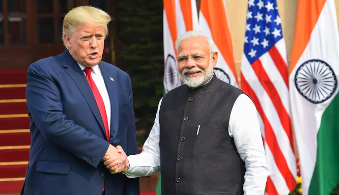 Tổng thống Mỹ Donald Trump và Thủ tướng Ấn Độ Narendra Modi. Ảnh: India Today