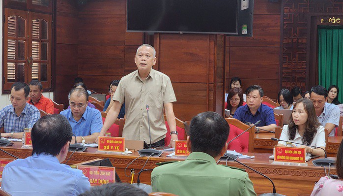 Ông Nay Phi La, Giám đốc Sở Y tế tỉnh Đắk Lắk trả lời câu hỏi của phóng viên tại buổi họp báo