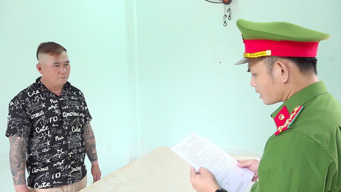 Hiếu "Xì-po" lúc bị bắt tạm giam và hiện trường vụ án tại vườn sơ ri