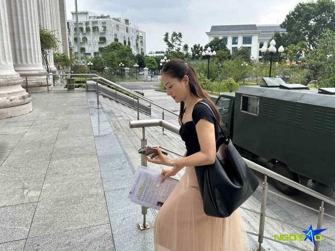 Lan Phương tới tòa án chiều 17/9.