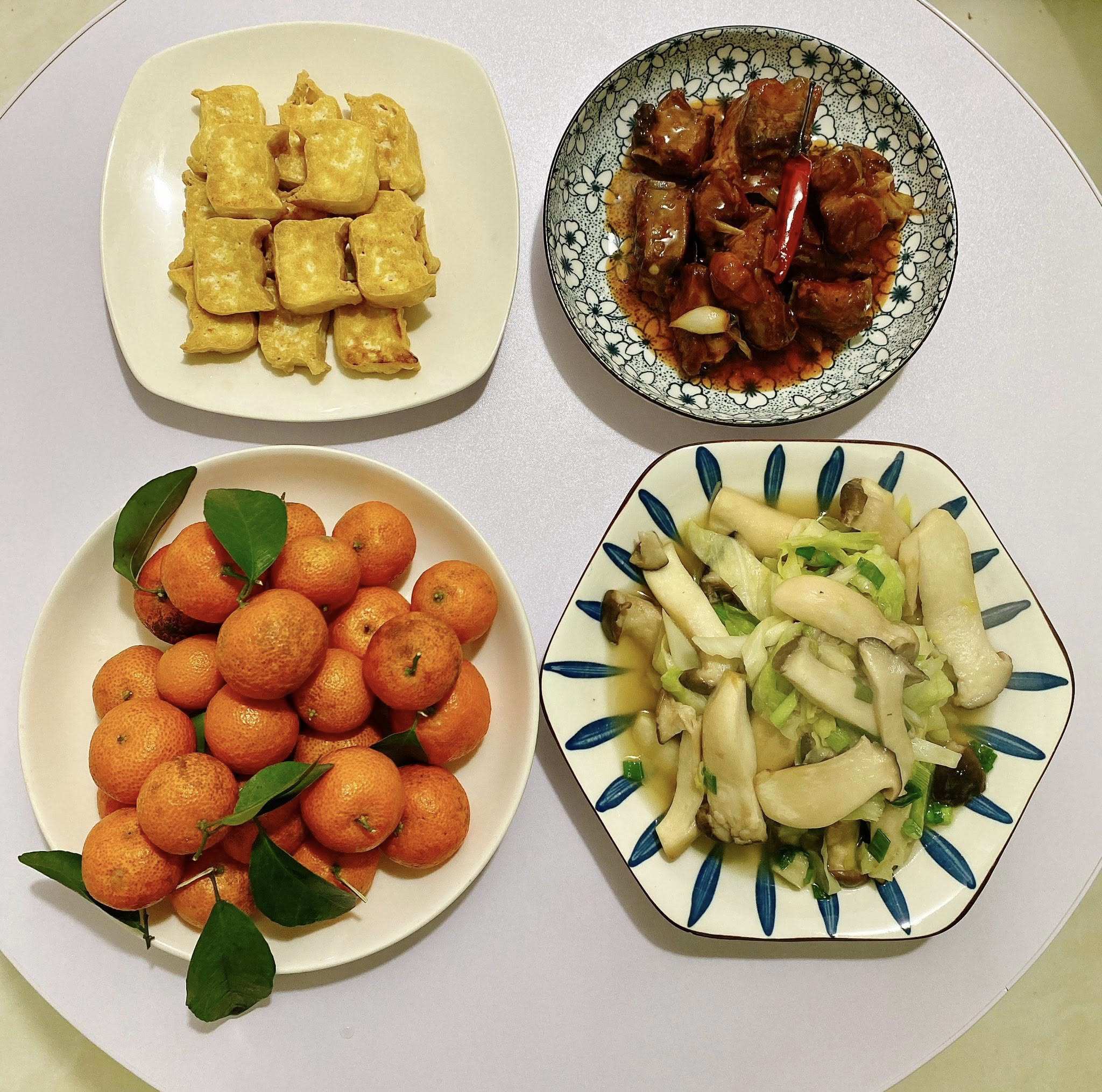 Sườn rim - Đậu phụ rán - Nấm xào cải thảo - Quýt