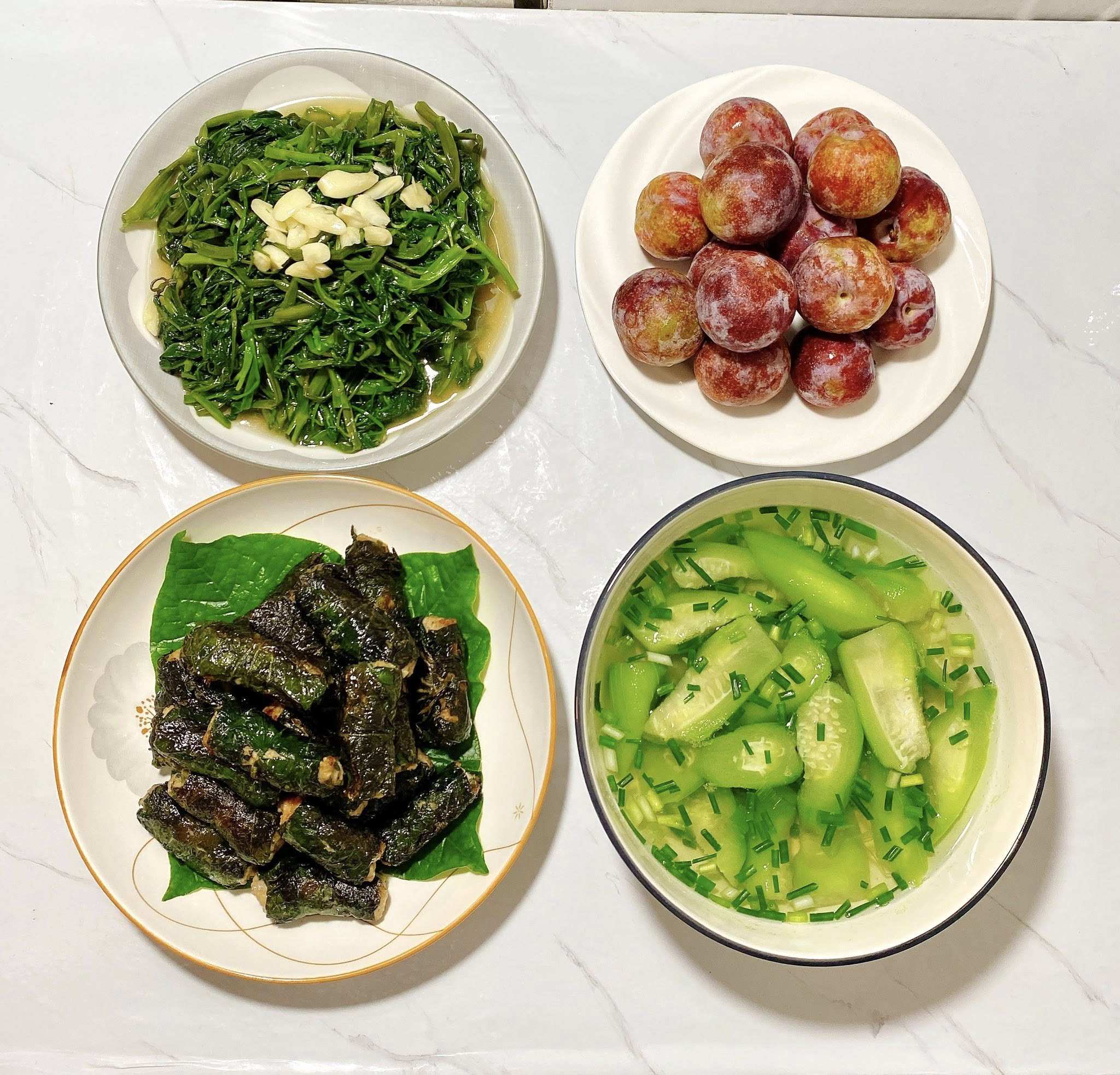 Chả lá lốt - Canh mướp - Rau muống xào tỏi -&nbsp;Mận