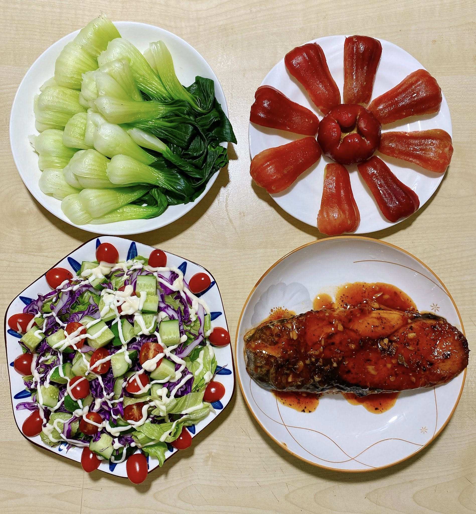 Cá thu rim mặn ngọt - Salad - Cải ngọt luộc - Roi đỏ