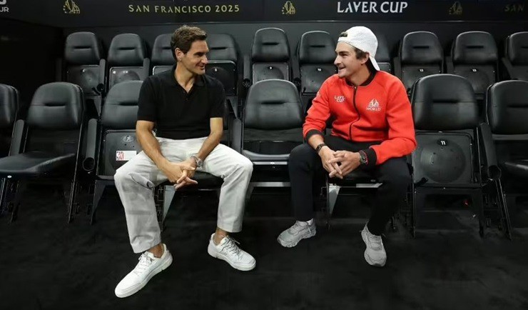 Fonseca không giấu nổi niềm vui khi có cơ hội gặp gỡ thần tượng Federer