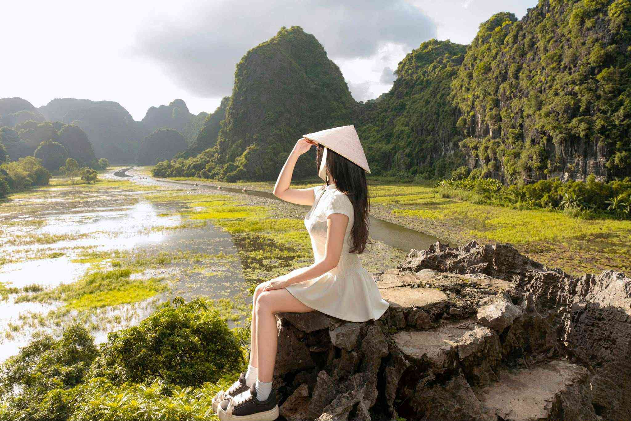 Hoa súng đầu thu ở Tam Cốc khiến du khách quên lối về - 7