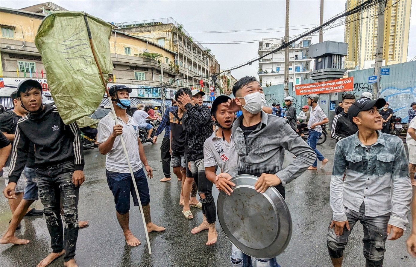 Tranh cướp quá khích khi giật cô hồn, cách nào ngăn chặn - 1