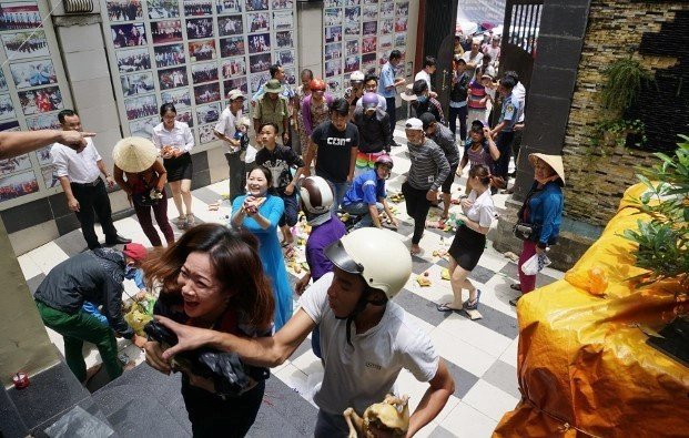 Niềm tin cho rằng phải có đông người giật mới may mắn hoàn toàn trái với tinh thần từ bi và bình đẳng trong Phật pháp.