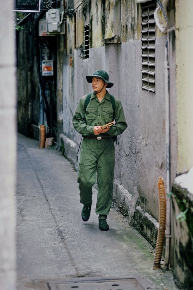 Nhật Hoàng trong tạo hình chiến sĩ Vũ Kiên Cường.