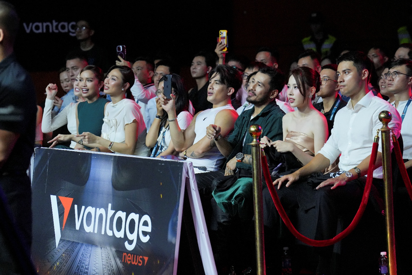 Sự góp mặt của dàn KOLs trong giải đấu MMA được tổ chức ngày 13/09 tại nhà thi đấu Tây Hồ ( Nguồn : VantageXP)