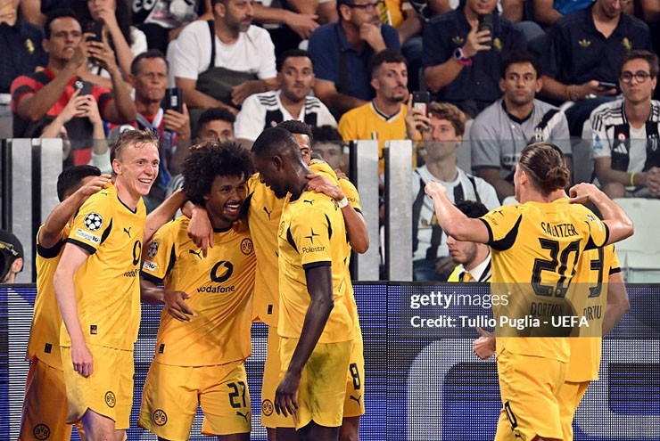 Dortmund mở điểm