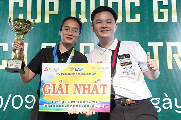 Cô gái 26 tuổi quê Quảng Nam sau khi tốt nghiệp cử nhân kinh tế đã quyết định chuyển hướng theo đuổi carom 3 băng chuyên nghiệp. Cô trở thành học trò của cơ thủ Bao Phương Vinh và được nhà cựu vô địch World Championship chỉ dạy tận tình trong suốt 2 tháng trước thềm giải quốc gia.