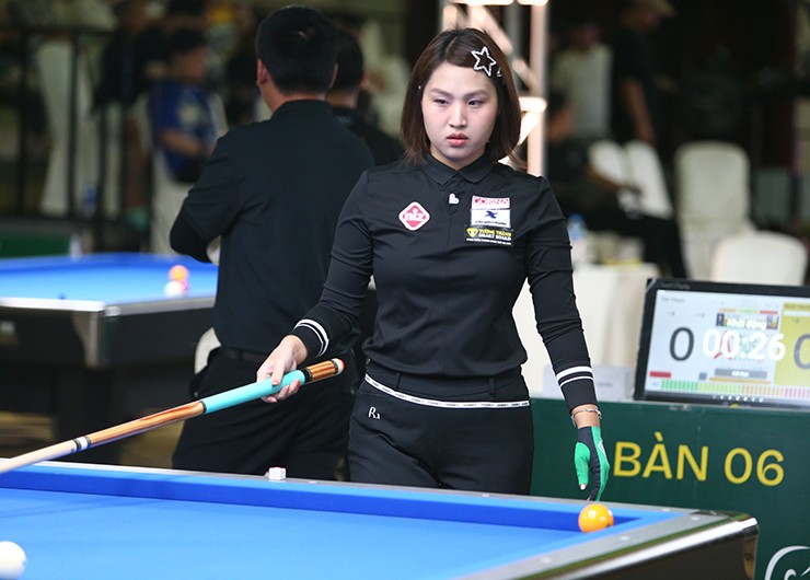 Hầu như để cọ xát thường xuyên, cơ thủ nữ chỉ có thể đăng ký tham gia các giải đấu phong trào, thi đấu với các tay cơ nam. Điều này ảnh hưởng không nhỏ đến sự tiến bộ của phong trào billiards carom 3 băng nữ tại Việt Nam.