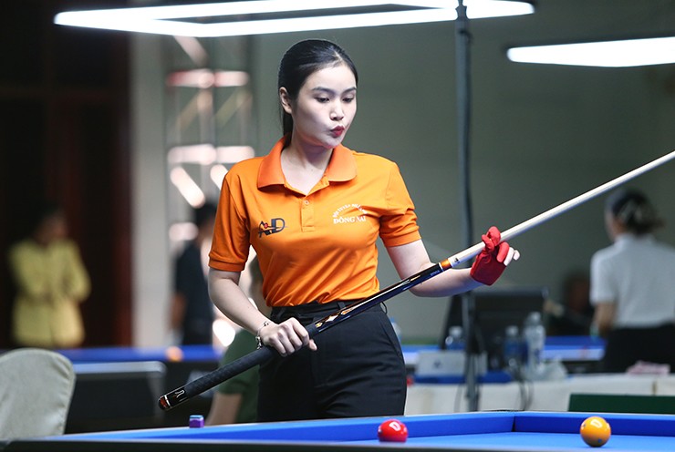 Bên cạnh tài năng, Ngọc Mai còn nhận nhiều lời khen với nước da trắng sáng, nhan sắc xinh đẹp cùng vóc dáng chuẩn mực. Cô được đánh giá là hot girl hàng đầu của carom 3 băng nữ Việt Nam hiện nay.