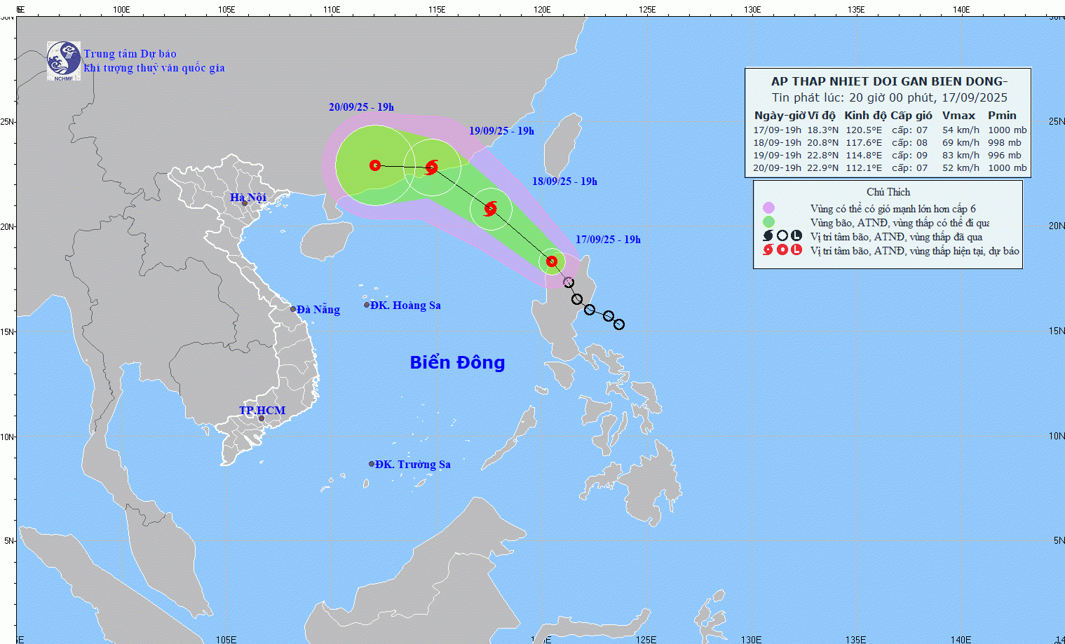 Áp thấp nhiệt đới di chuyển chậm trước khi vào Biển Đông.