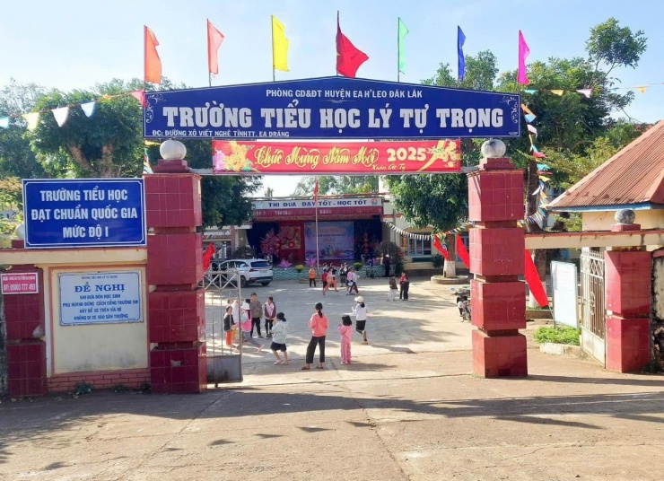 Trường Tiểu học Lý Tự Trọng (xã Ea Đrăng, Đắk Lắk).