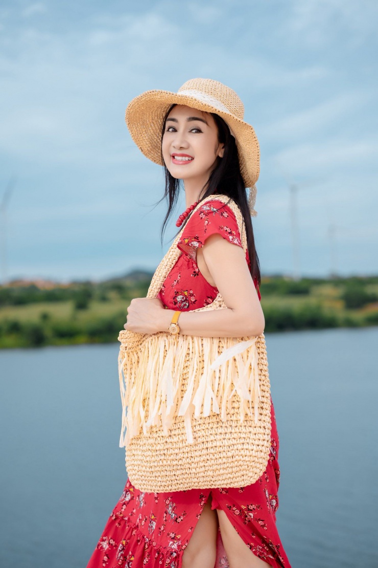 Nghệ sĩ Thu Hà cho biết giữ tinh thần thoải mái, duy trì thói quen đạp xe, vận động nhẹ nhàng nên thường được mọi người khen trẻ hơn tuổi.