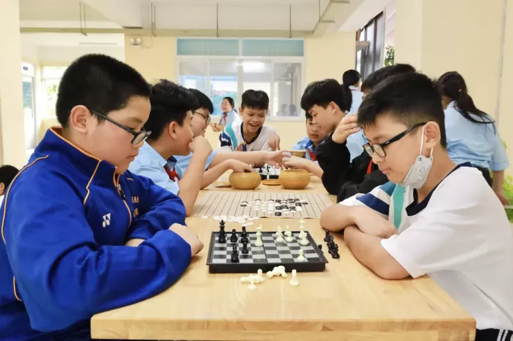 Cấm điện thoại, nhiều trường ở TP.HCM mở &#39;rạp chiếu phim&#39; giờ ra chơi - 2