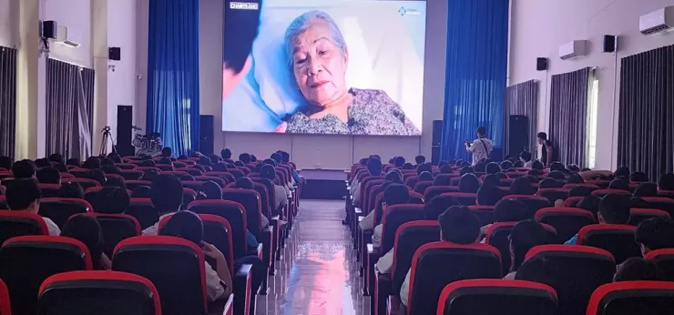 Cấm điện thoại, nhiều trường ở TP.HCM mở &#39;rạp chiếu phim&#39; giờ ra chơi - 7