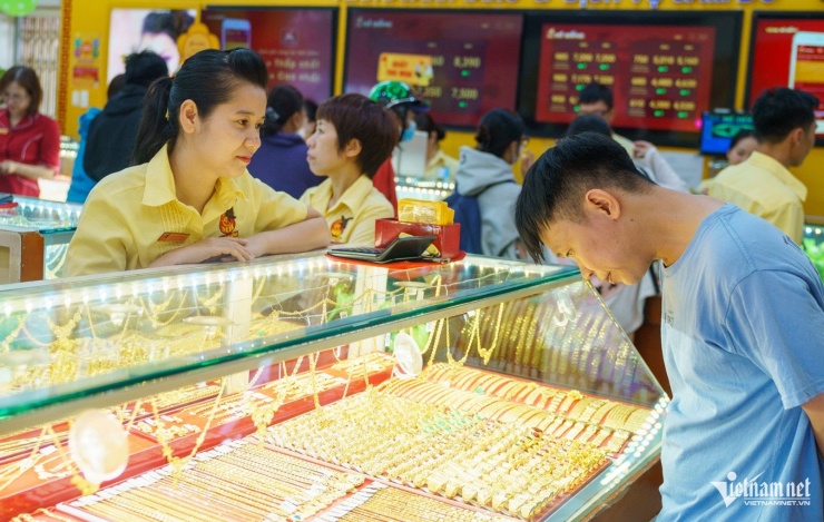 Nên đánh thuế 20% trên lợi nhuận bán vàng hay theo giá trị giao dịch? - 1