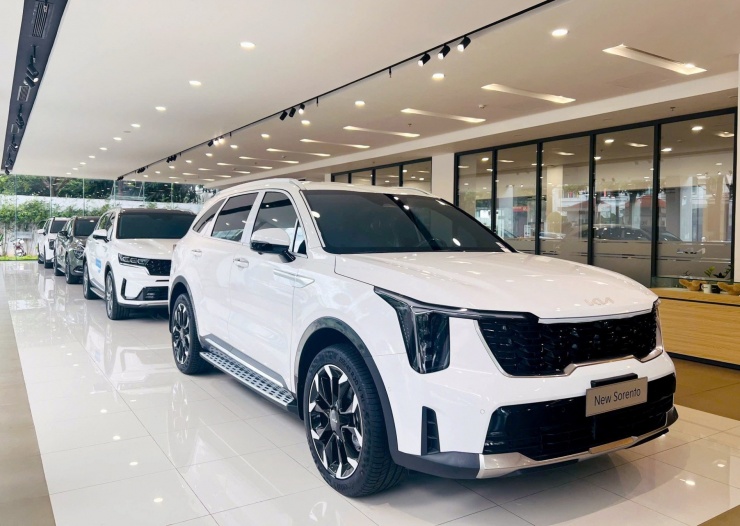 New KIA Sorento được làm mới vào ngày 13/9 với 2 tuỳ chọn động cơ. Ảnh: KIA Bình Tân