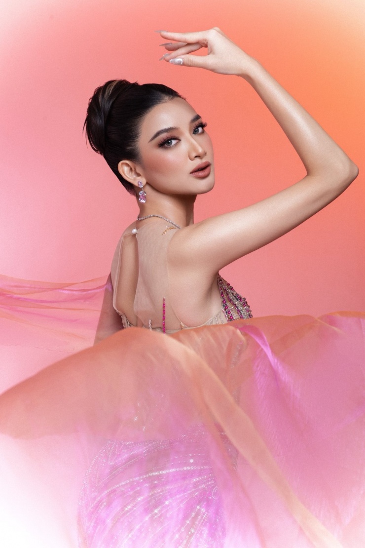 Á hậu cho biết sẽ cân bằng công việc làm bác sĩ và tham gia các hoạt động giải trí, cộng đồng.