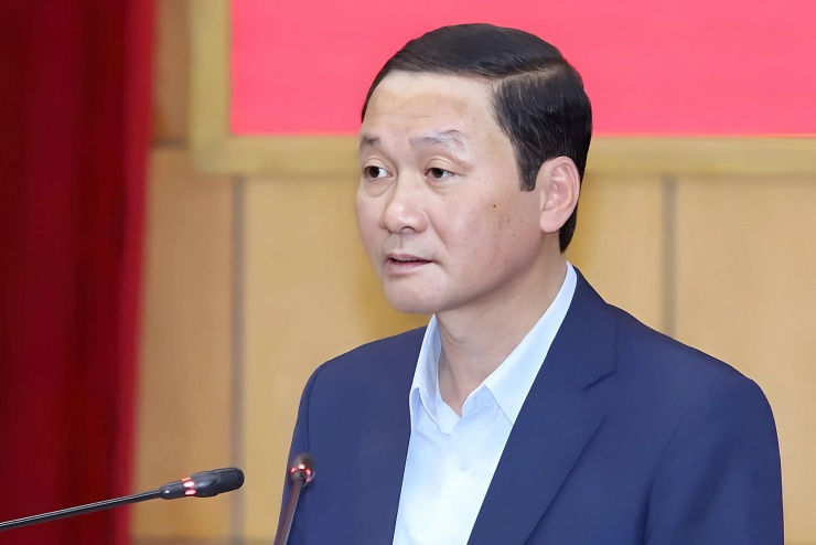 Ông Đỗ Minh Tuấn sinh năm 1972;  quê huyện Thiệu Hóa cũ, tỉnh Thanh Hóa; trình độ cử nhân khoa học ngành lịch sử, thạc sĩ quản lý giáo dục, tiến sĩ kinh tế. Ảnh: CTV