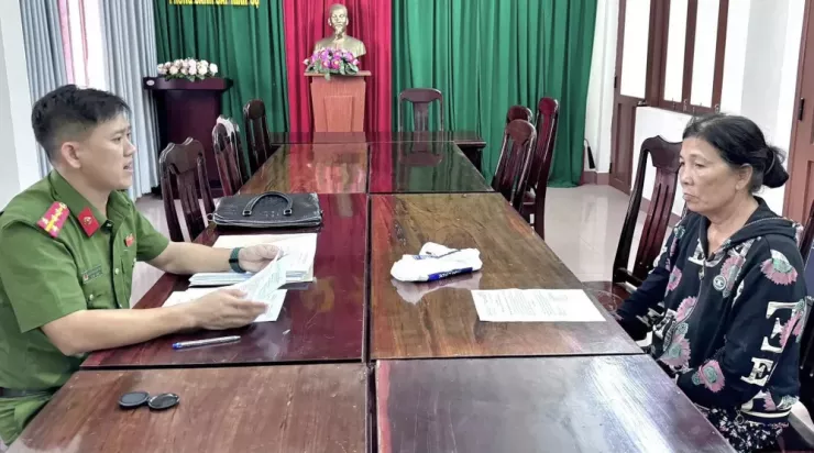 Bị can Nguyễn Thị Nhị tại cơ quan công an. Ảnh: NGUYÊN KHANG