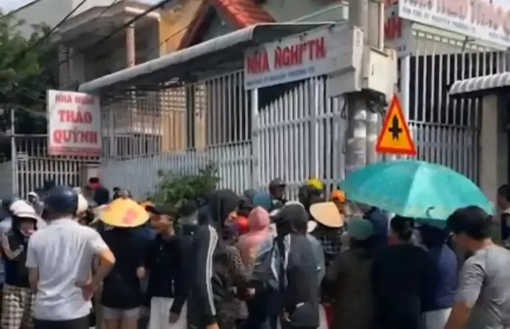 Nhà nghỉ trên đường Nguyễn Trường Tộ, phường Ninh Hòa, nơi xảy ra vụ việc. Ảnh: AB