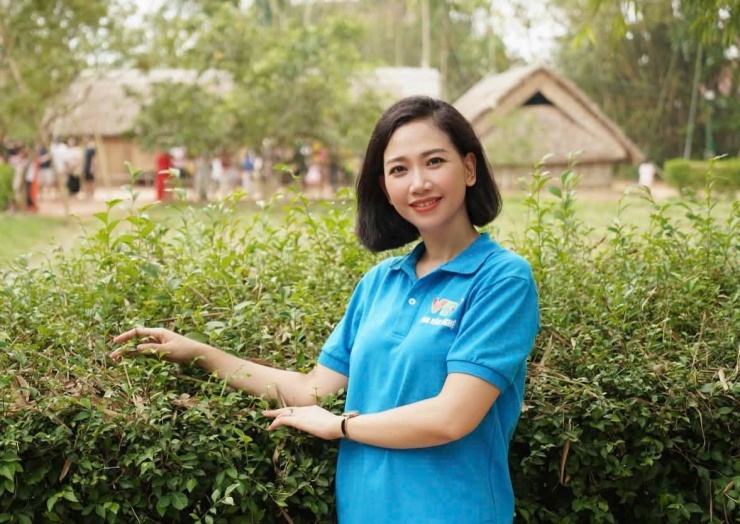 MC Mỹ Vân về thăm quê Bác. 