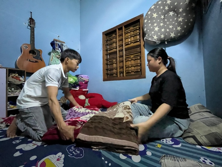 Vợ chồng anh Kiệt trong ngôi nhà nhỏ đang đi thuê.