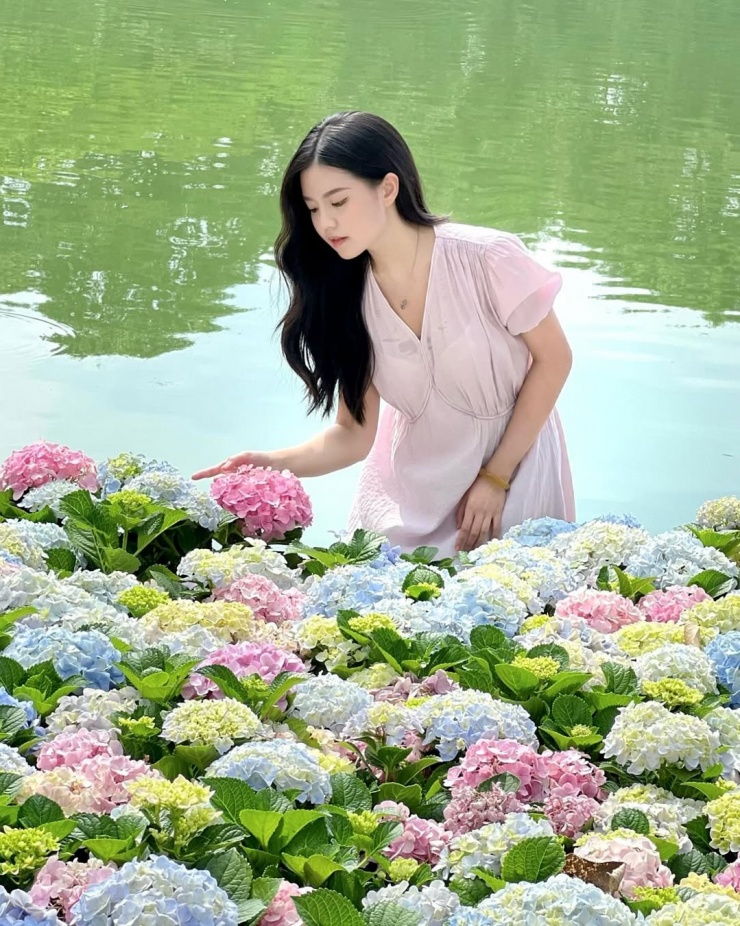 Giới trẻ chụp Hồ Gươm 'vibe châu Âu' sáng chớm thu - 1
