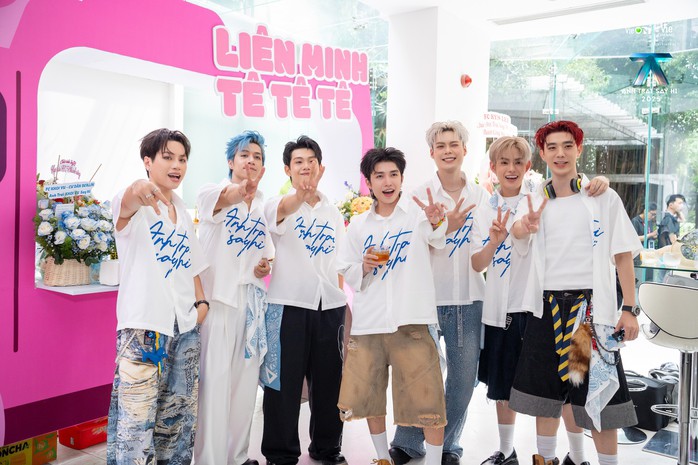 Hoạt động bus tour trước đó của dàn anh trai mùa 2