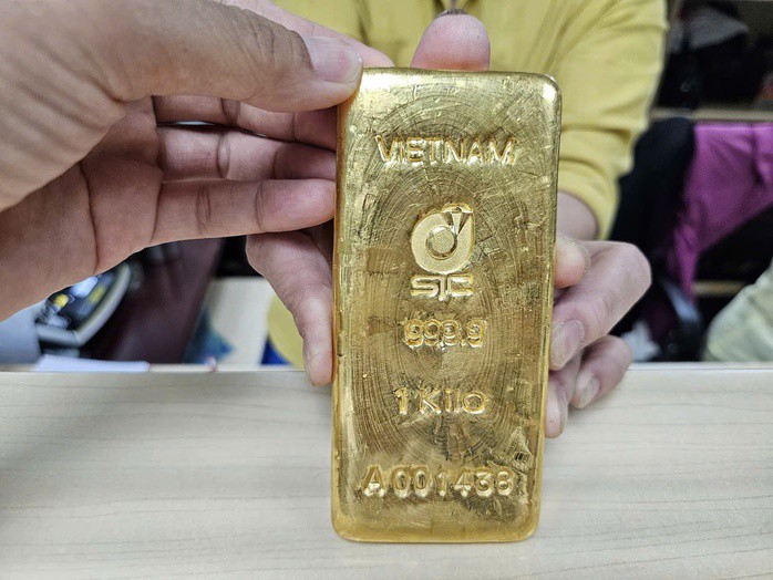 Giá vàng miếng SJC, vàng nhẫn giảm trở lại