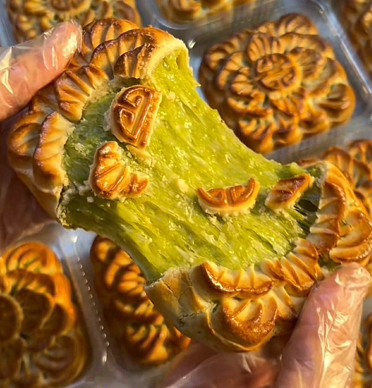 Bánh nướng cốm xào khiến giới trẻ mê mẩn.