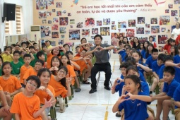 Nhạc sĩ Nguyễn Văn Chung "đứng lớp" tiết học đặc biệt