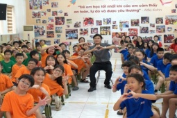 Bạn trẻ - Cuộc sống - Nhạc sĩ Nguyễn Văn Chung &quot;đứng lớp&quot; tiết học đặc biệt