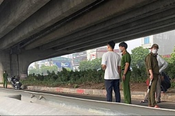 Hà Nội: Phát hiện một thi thể trên dải phân cách đường Nguyễn Xiển